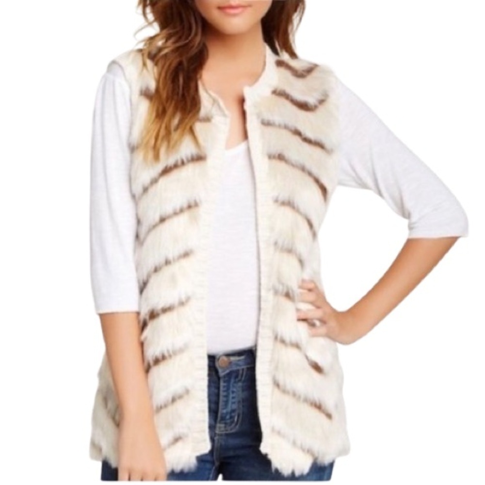 Women's L Love on a Hanger Faux Fur vest Open Front Cream Tan Sweater